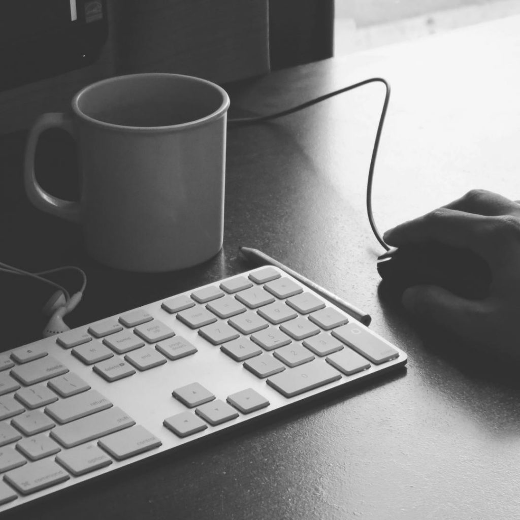 clavier d'ordinateur pour représenter les étudiants en fin de session